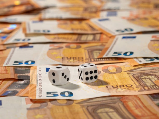 Our kikototo Mega Moolah guide beside live dealer table context